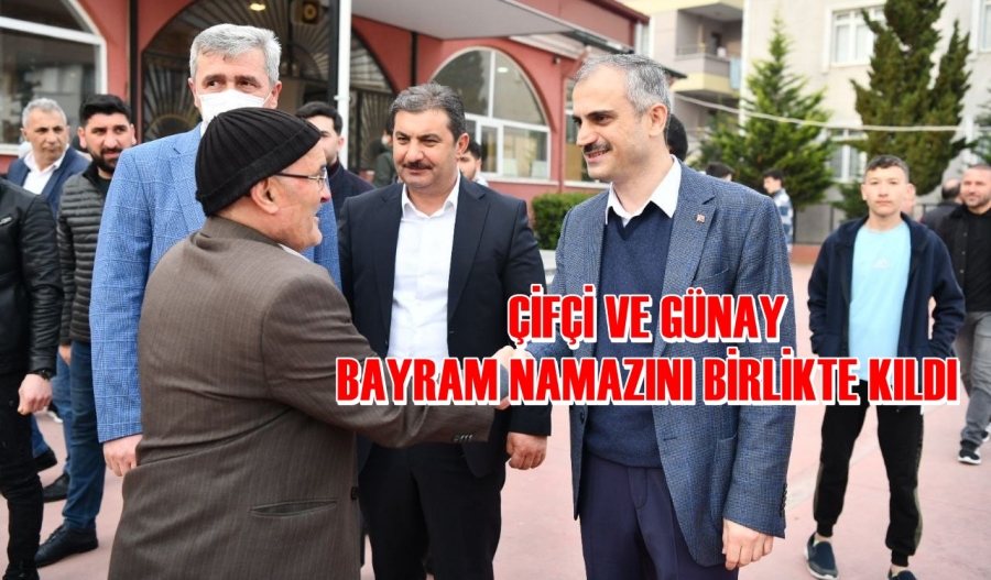 Çiftçi ve Günay Bayram Namazını Birlikte Kıldı