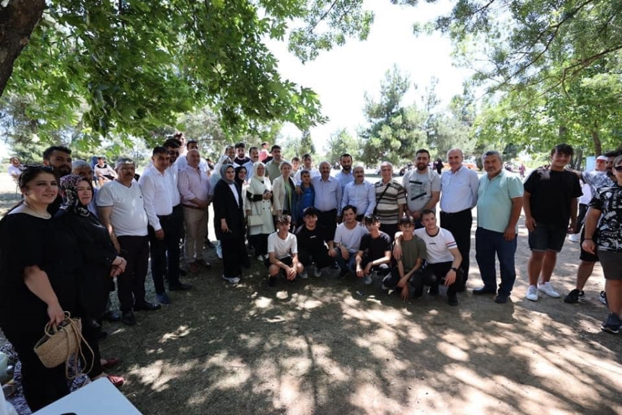 AK Parti Darıca’dan yoğun katılımlı piknik