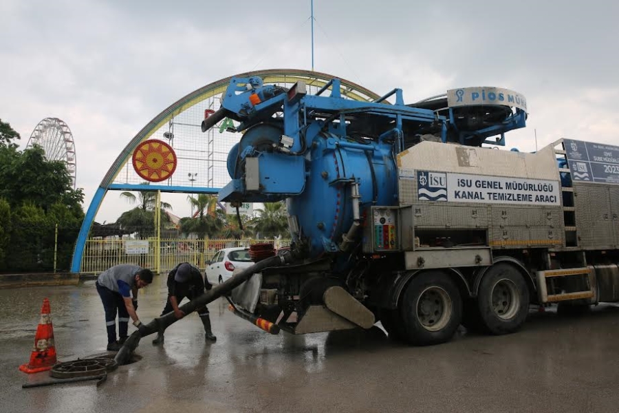 Büyükşehir, sağanak yağışa anında müdahale ediyor