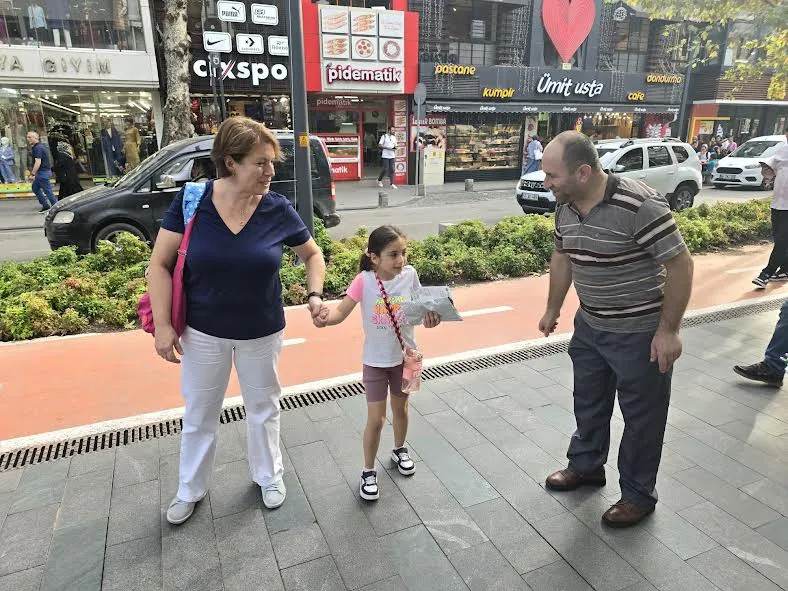 Gelecek Partisi Kız Çocuklarını Sevindirdi