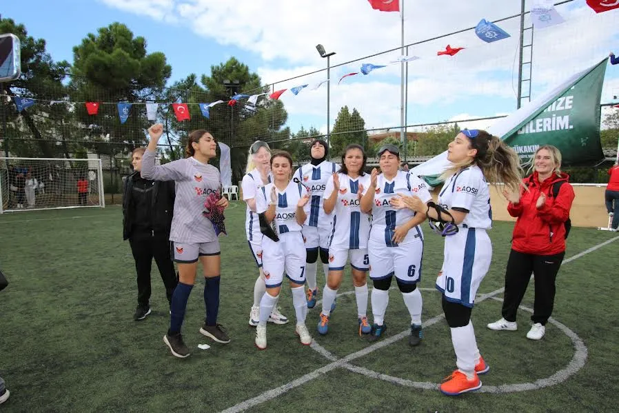 Kadınlar futbol oynarsa dünya yerinden oynar