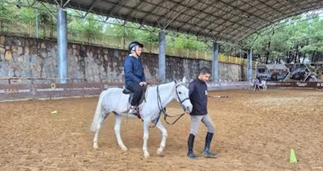 Gebzeli Özel Çocuklar Atlı Eğitim Merkezinde!