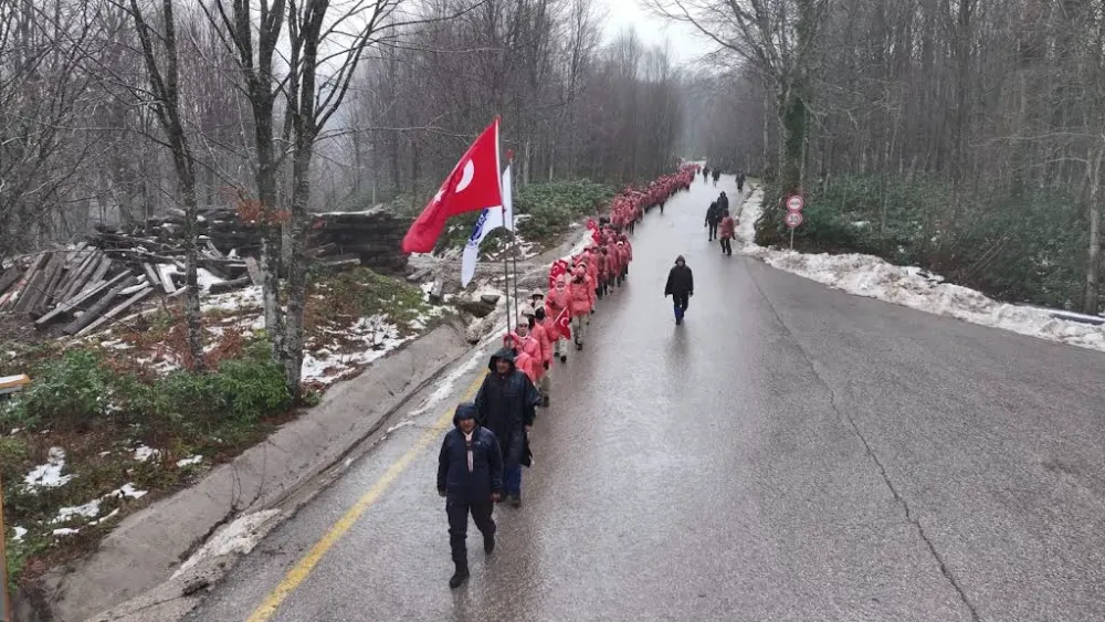 Kağıtspor izcileri Sarıkamış Şehitleri için yürüdü