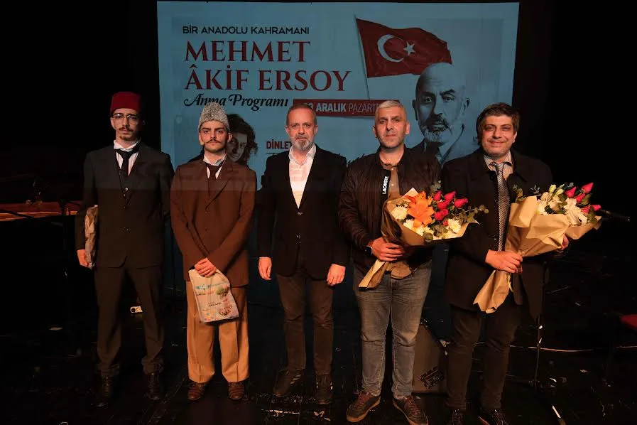 Mehmet Akif, dinleti ve tiyatro ile anıldı