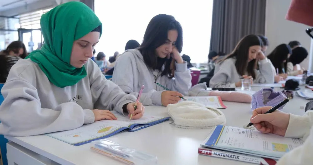 Akademi Lise öğrencileri TYT için kampa girdi