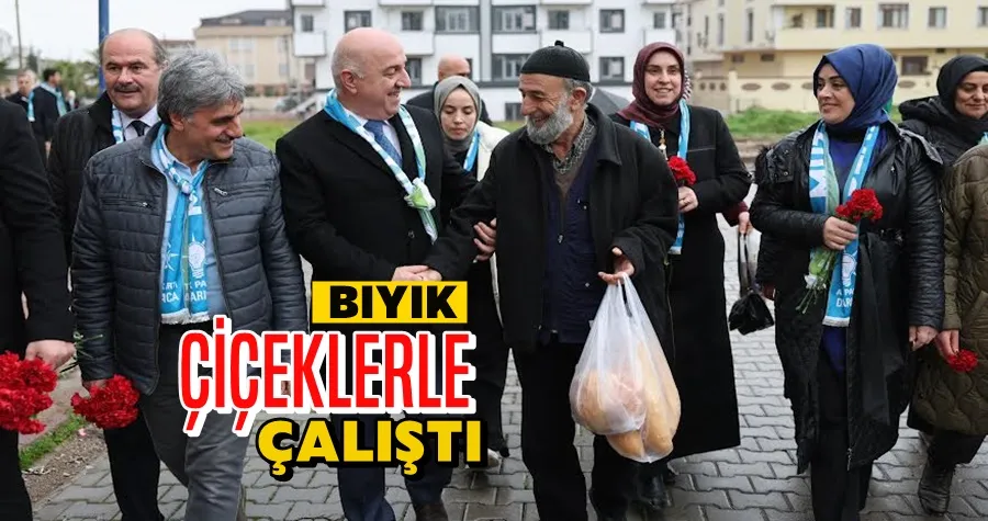 Başkan Bıyık, Darıcalılara karanfil dağıttı