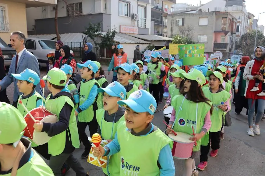 Gebzeli Çevreci Miniklerden  Sıfır Atık Farkındalık Yürüyüşü