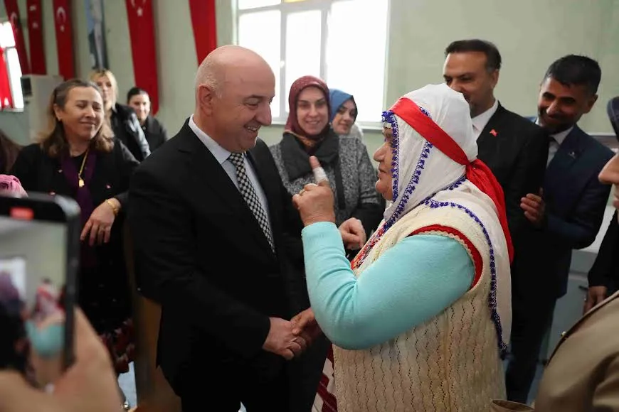 Başkan Bıyık, Cemevi’nde canların Kadınlar Gününü kutladı