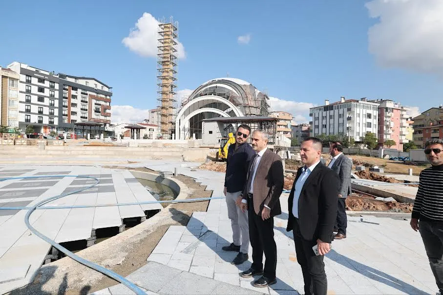 Çiftçi, Kent Meydanı’nı İnceledi