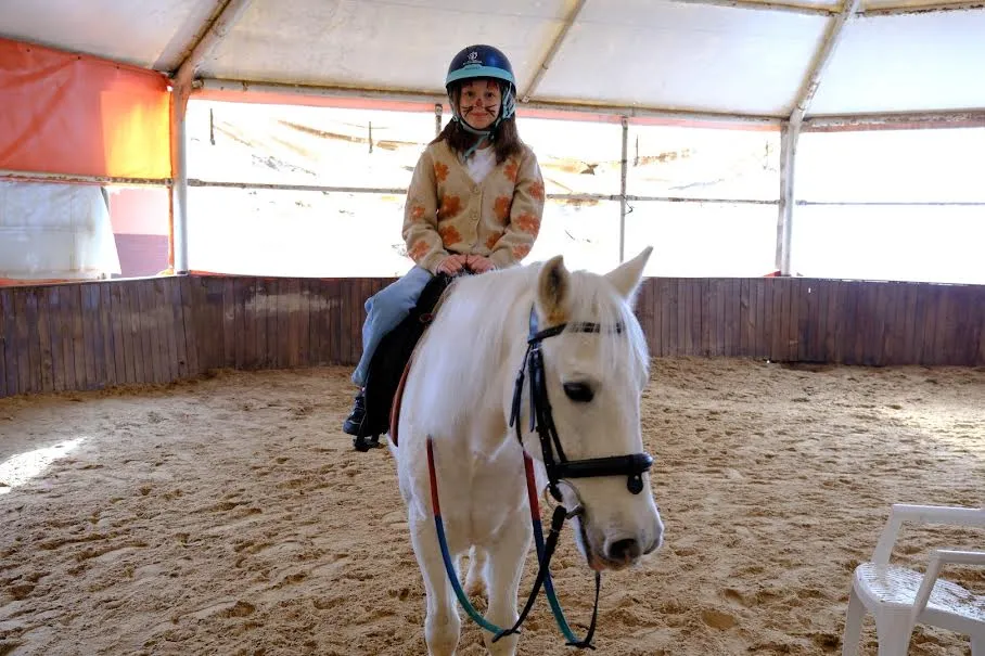 Ara tatili at üstünde geçirdiler