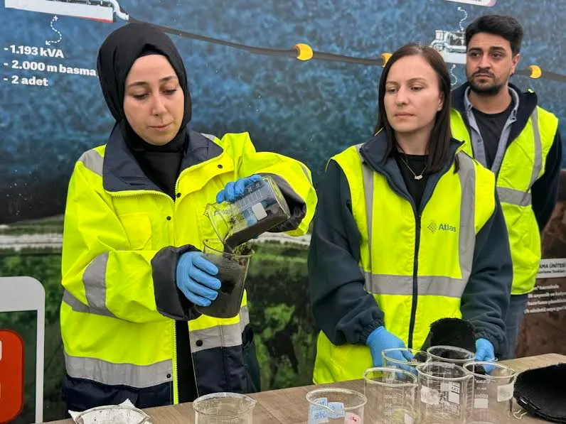 Dip çamuru projesinde  geleceklerini gördüler