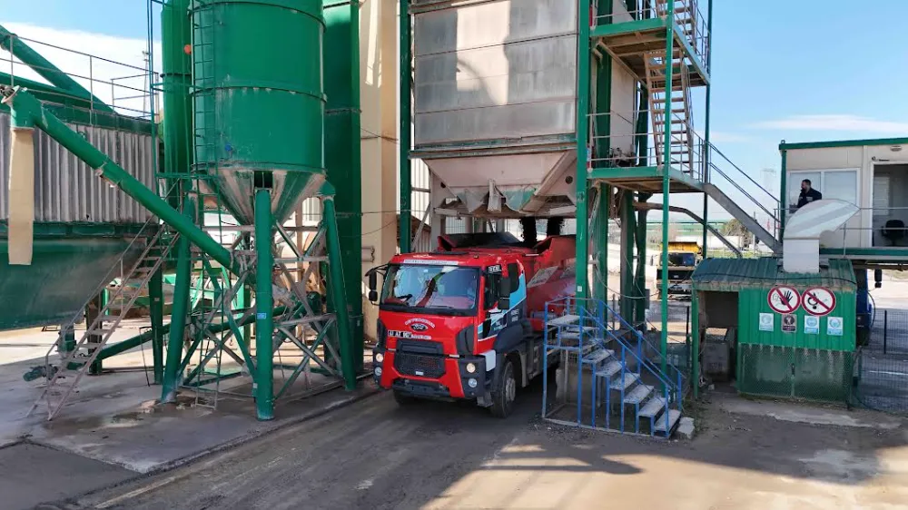 Saatte 240 ton asfalt üretiyor