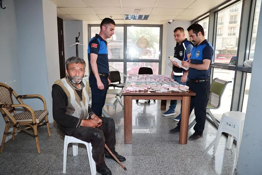 Gebze’de Dilencinin Üzerinden 20 Bin TL