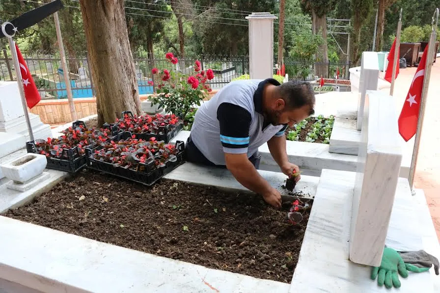 Mezarlıklar bayram ziyaretine hazır