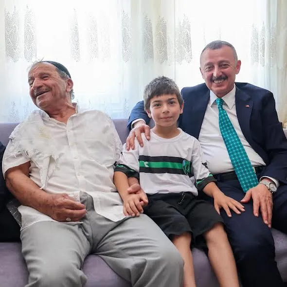 Başkan Büyükakın’dan ev ev bayram mutluluğu