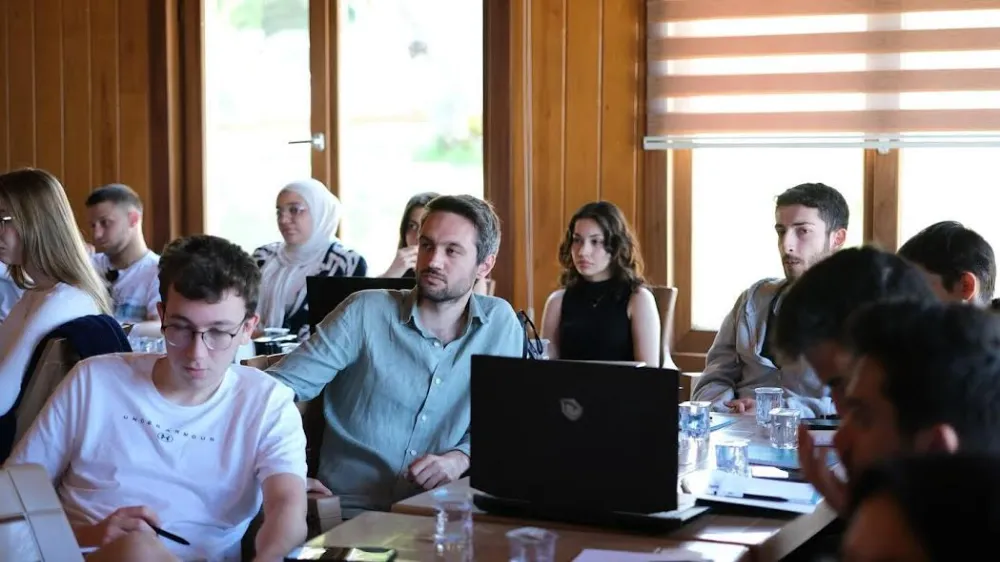 Genç zihinler yapay zekâyı konuştu