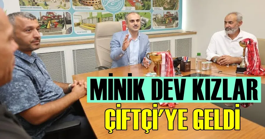 Çiftçi, minik basketbolcularla bir araya geldi