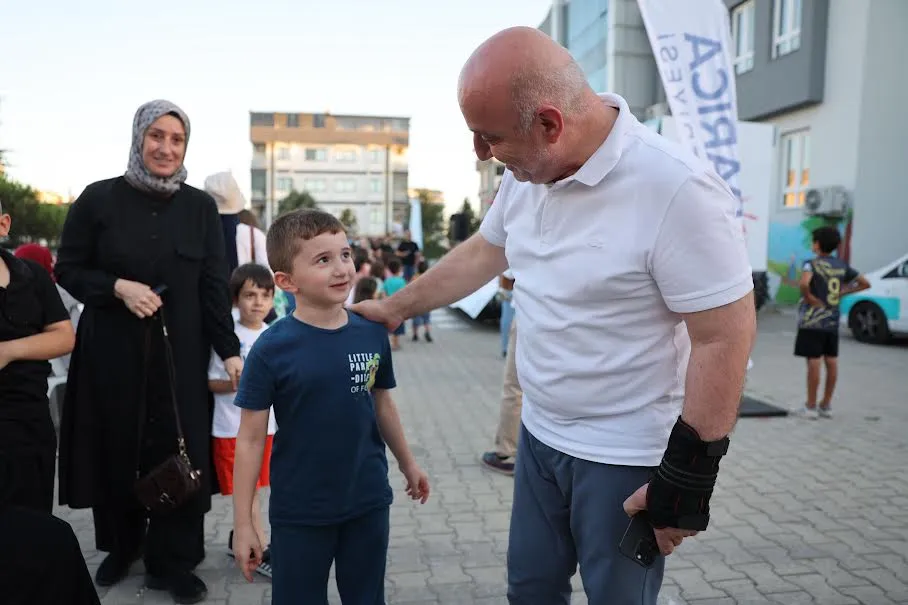 Her mahallede şenlik her çocukta mutluluk