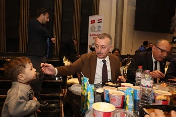  Büyükakın, Gazzeli ailelerle oruç açtı